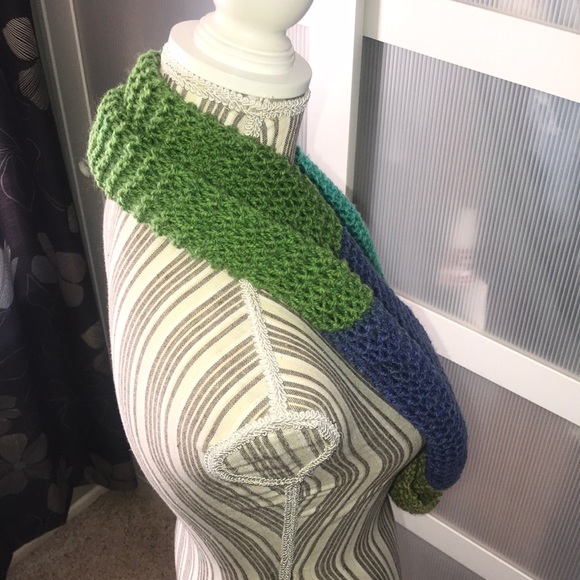 NWOT handmade infinity scarf - Picture 3 of 3